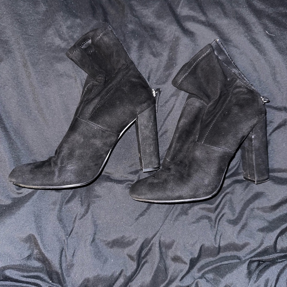 Steve Madden Black Suede Heeled Booties – Size 9.5M